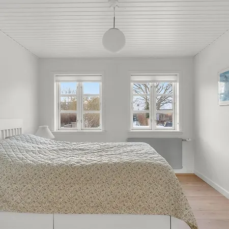 Noreen - 500m From The Sea By Interhome